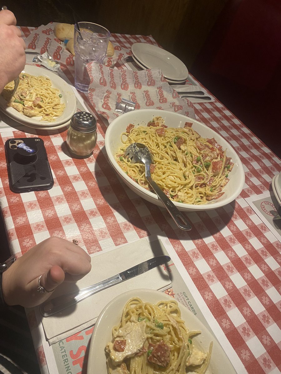 justamemory9's tweet photo. #celebrateeverything #Sponsored family style ❣️ at Buca! https://t.co/waUJpsVKoj