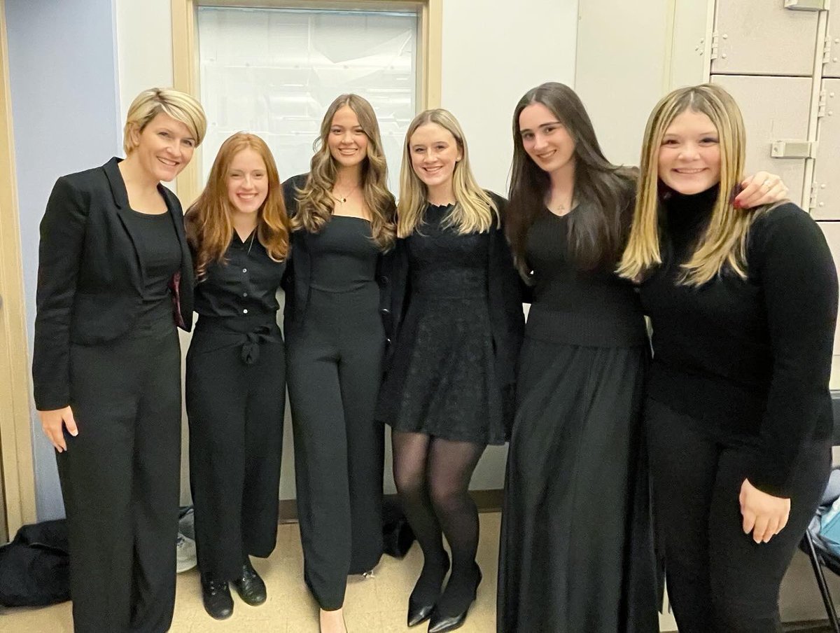 FeehanVocalDept's tweet photo. That’s a wrap on Senior Districts 2024! I am officially done with my duties as Treble Chorus manager, but thoroughly enjoyed every moment  (even the ones that were a little stressful! 😬) Bravo to our 14 singers who performed in the Treble &amp; Mixed Choruses! 🎵☘️💕 https://t.co/9YhuinnrO8