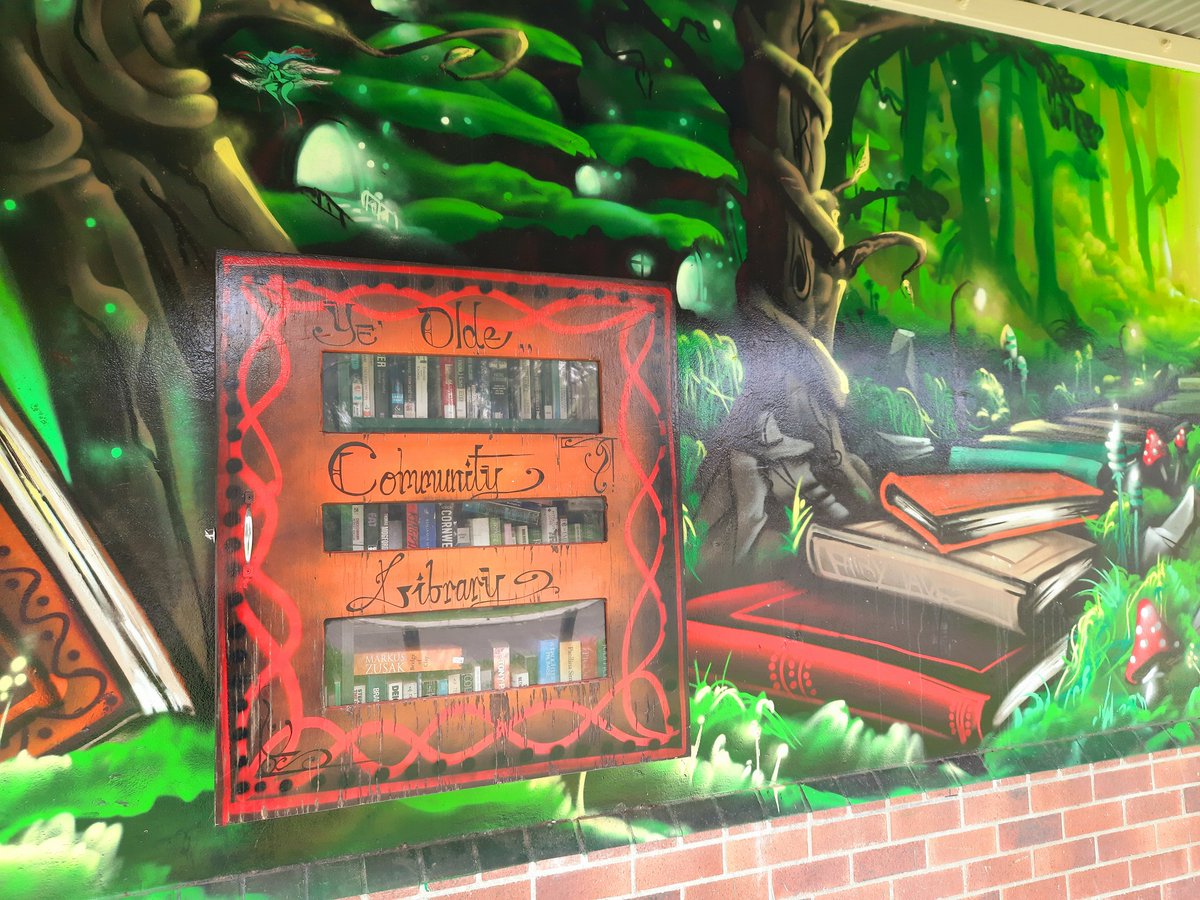 Out exploring our new little neighbourhood and we spotted this adorable community library! I love coming across these!

#books #communitylibrary
