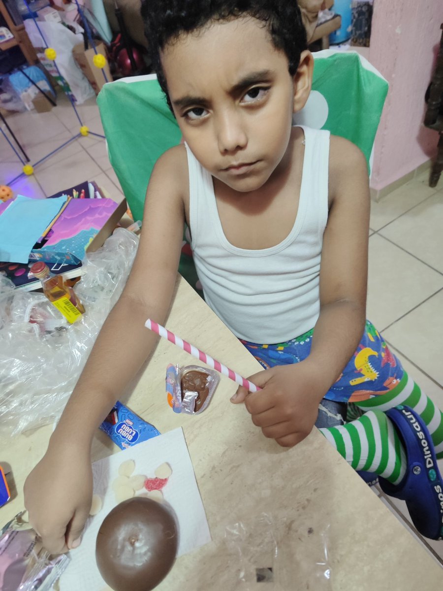 DancerDeliiia's tweet photo. Oye @RicolinoMX @PaletaPayaso como es posible que mandaras puros ojitos blancos .. mi sobrino emocionado con msicregalo de reyes y terminó enojado 😢 el quería otra carita para su paleta payaso https://t.co/EWe3EQ0Bxx