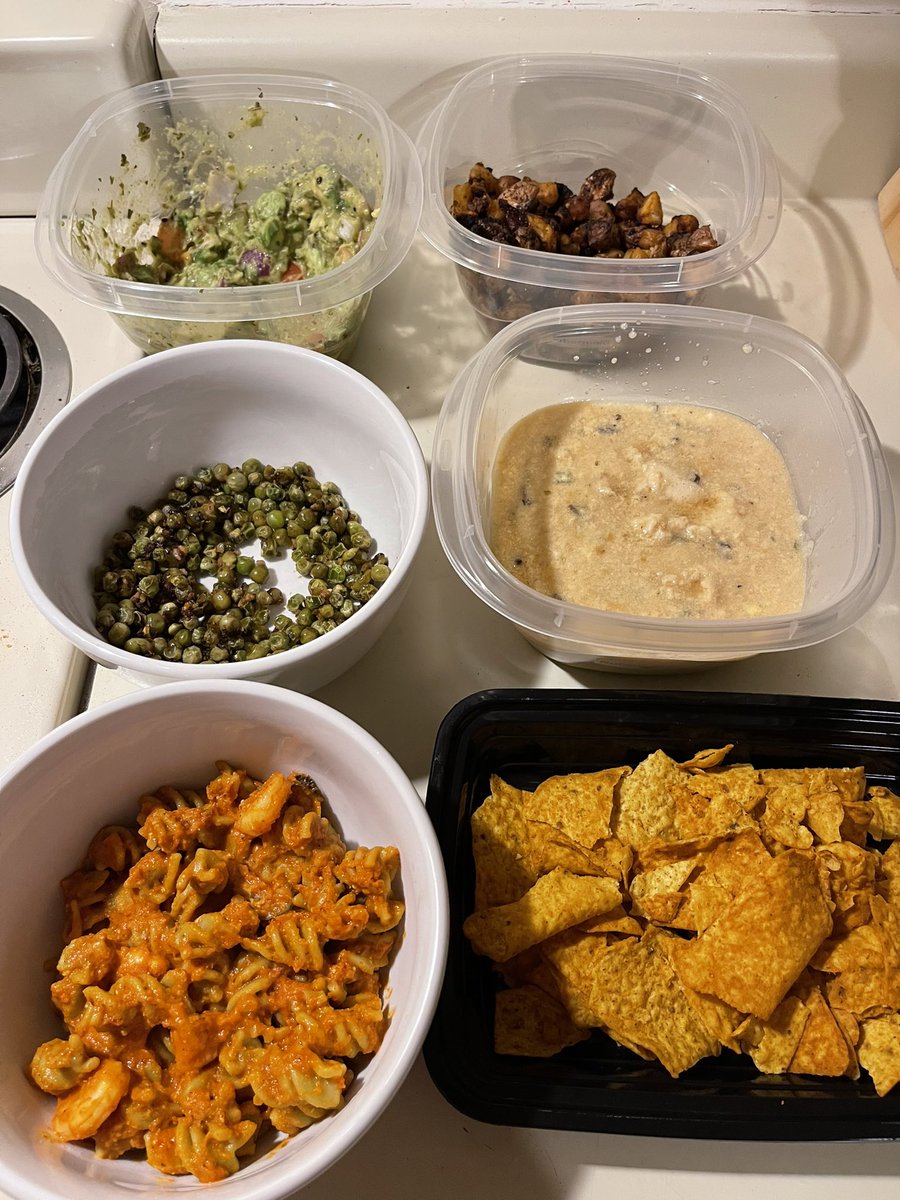The_Rebsinator's tweet photo. Who wants to come to Norfolk, VA and help me eat my food? I have crash space 🥰 I made guacamole, garlic peas, pasta with seafood and homemade vodka sauce, roasted chick peas, egg flower soup, and homemade tortilla chips 😎 This all took 4hrs #chefrebs #homecook #helpmeeatmyfood https://t.co/C8JJtqlOsv