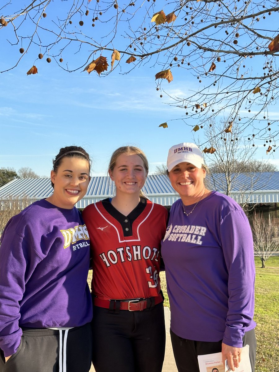 kodi_rhodes's tweet image. Thank you @mkmojica &amp;amp; @Leah_Guest_ for the great camp today! Got lots of work in 💪🏼even got a few over &amp;amp; got to see some old teammates 🥎#differentmindset #goals @CruSoftball @hotshotsnation @PlayBookAthlete @QrRecruiter @ExpoRecruits @LegacyLegendsS1 @ExtraInningSB @ncsa