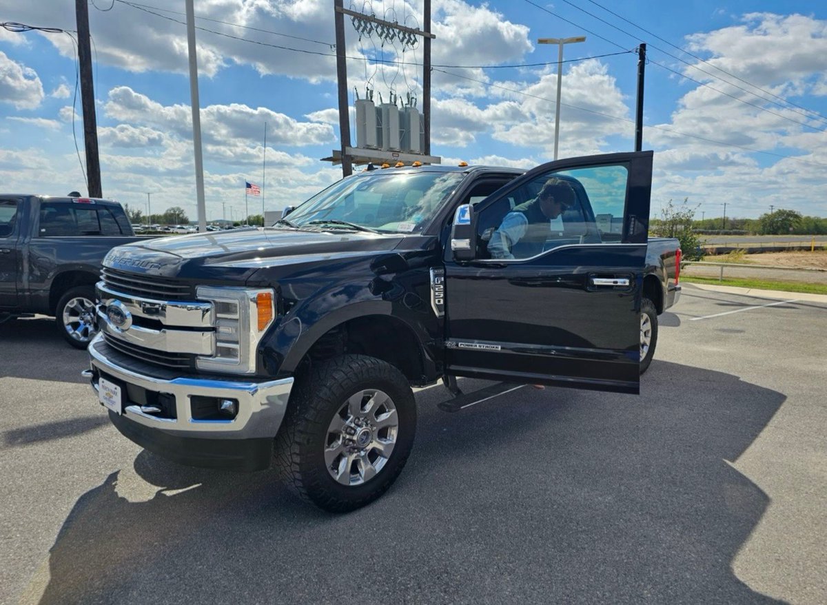 SouthTejas1984's tweet image. My relative from Natalia&apos;s truck was stolen tonight at Ciela Vista Movie Theater near Ingram Mall. 

Keep your eyes open around SA just in case...