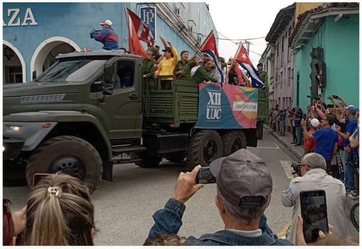 65 años después  la #CaravanaDeLaLibertad avanza por #Cuba protagonizada por jóvenes.  #EstaEsLaRevolución