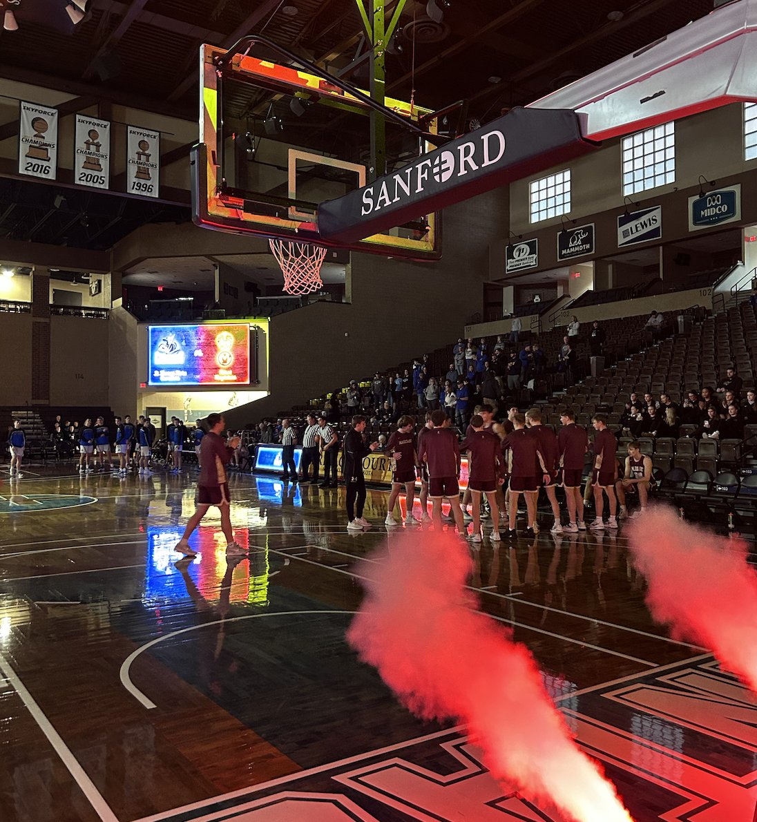 The athletes showed up for the Border Battle! 🔥 BOYS FINAL SCORES: Minot 55 – St. Thomas More 44 Grand Forks Red River 80 – Mobridge-Pollock 47 West Fargo Horace 82 – Florence/Henry 30