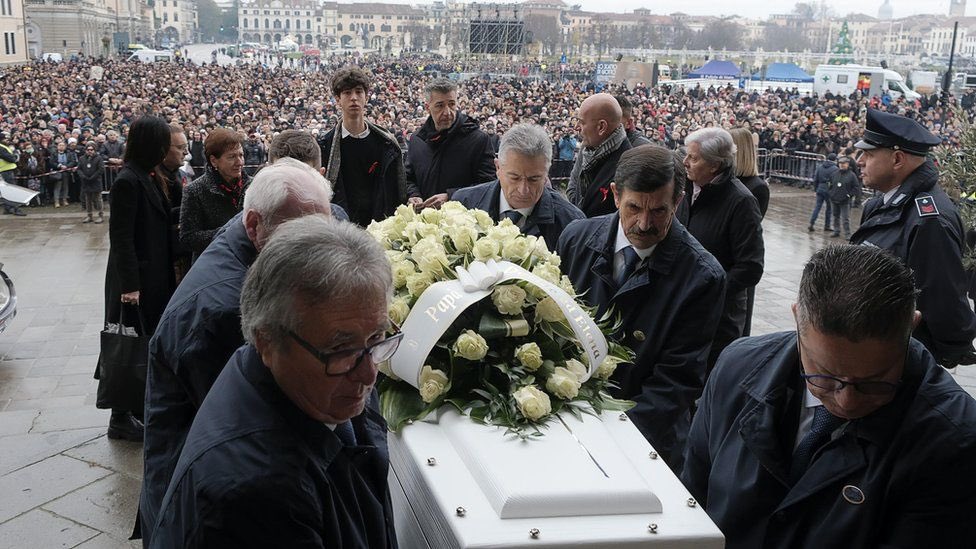 DeadSpotPod's tweet photo. A few photos of the massive turnout at Giulia Cecchettin’s funeral https://t.co/sBAPEyyDMu