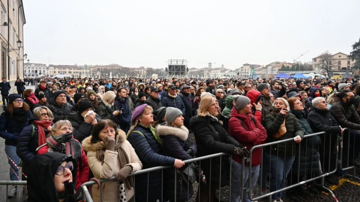 DeadSpotPod's tweet photo. A few photos of the massive turnout at Giulia Cecchettin’s funeral https://t.co/sBAPEyyDMu