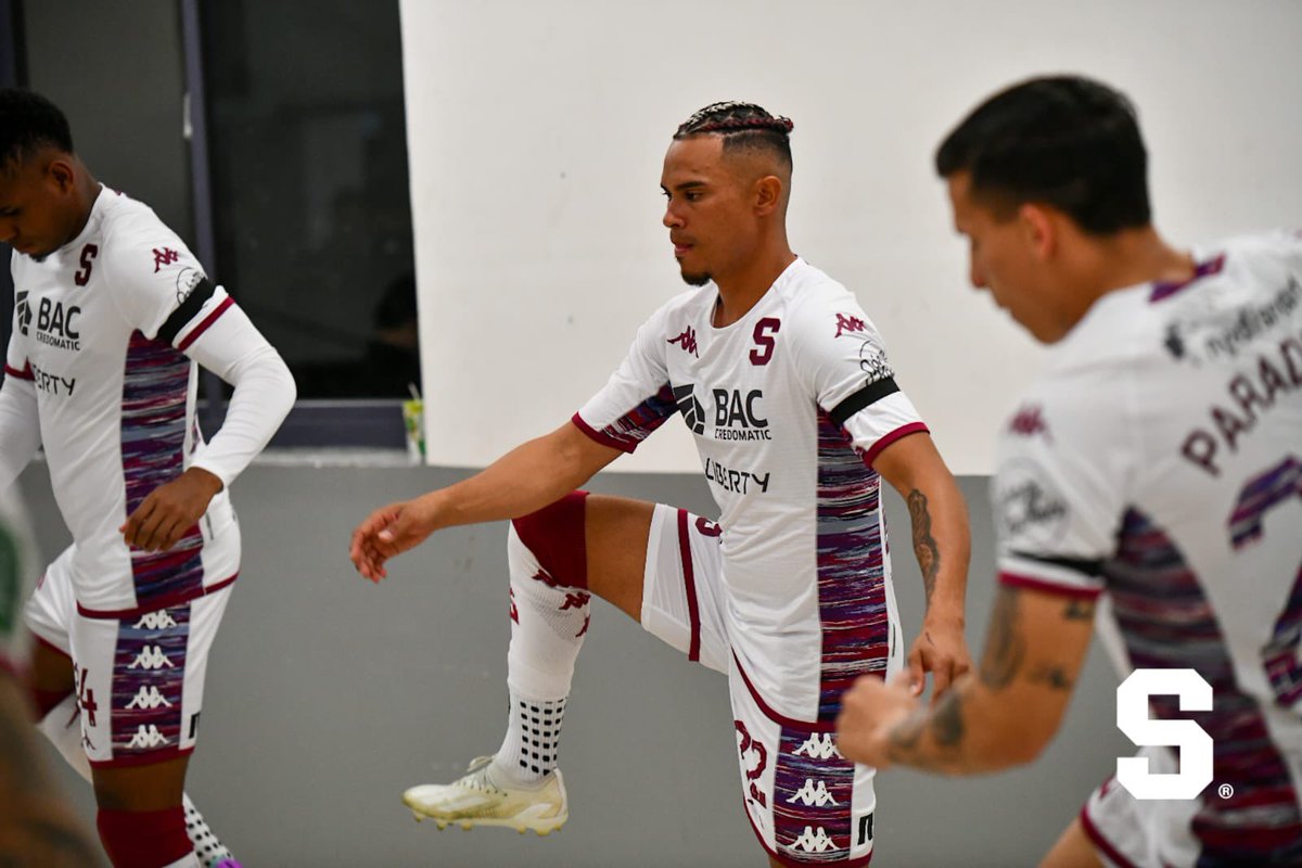 ¡CALIENTA EL TRICAMPEON! ¡CALIENTA EL CABALLERO!

📸 <a href="/PMEimages/">PHOTO MEDIA EXPRESS</a>