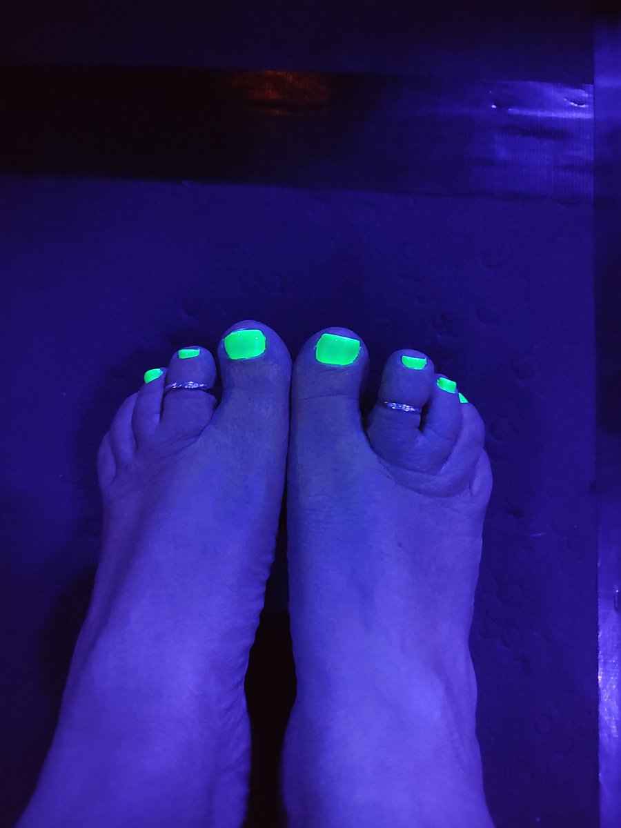 FootgoddessH's tweet photo. @CKJStudioJax   come see these cute glow toes at foot nite january 11th. Can't wait to see yall https://t.co/vj5JcAHgYu