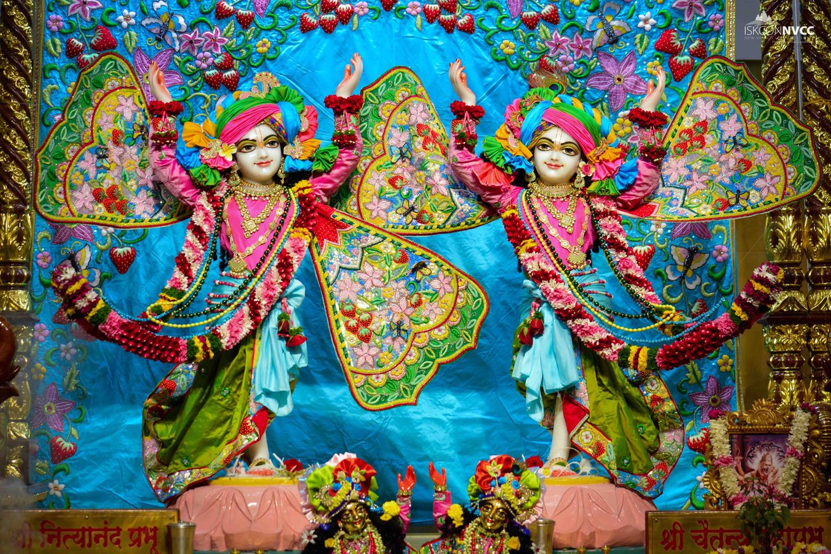 ISKCONPune's tweet photo. 🗓07-01-2024🙏🌷Today's Darshan🌷
🌷Sri Sri Gaur Nitai🌷
🚩@ISKCONNVCCPune🚩
.
.
🎉 #HappyNewYear 🎉 #HappyNewYear2024
#2024HappyNewYear #NewYear
#ISKCONNVCC #ISKCONPune #ISKCON
#ISKCONNVCCPune #PUNE #DailyDarshan
#Sunday #7thjanuary #7thjanuary2024
#bestphotochallenge https://t.co/FUi96e8m8g