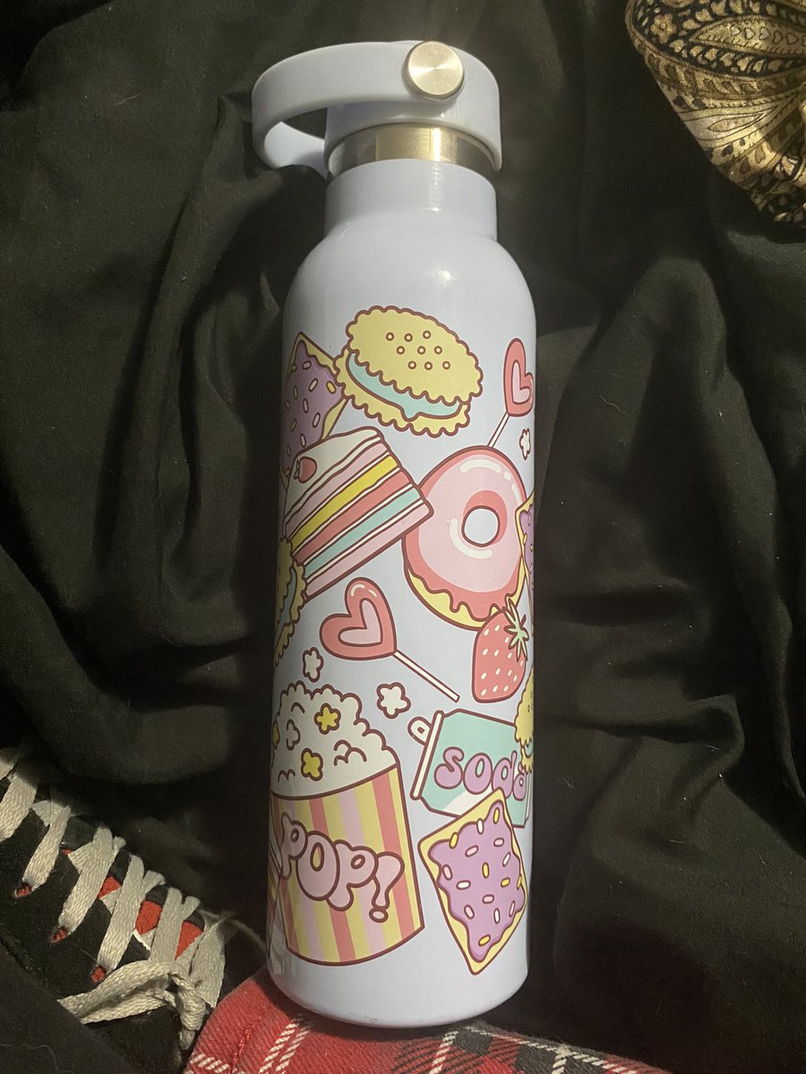 yukakcal's tweet photo. Look at this water bottle I just bought isn’t it adorable? https://t.co/R8bkaSBBSy