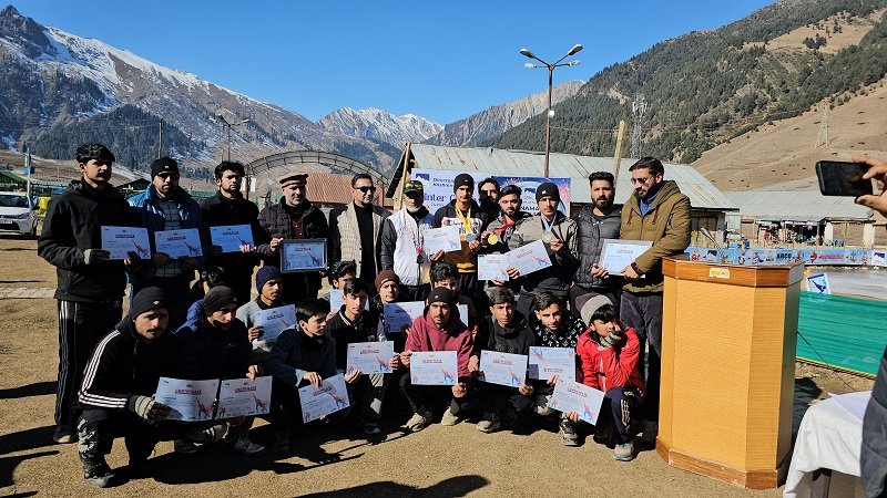 RisingKashmir's tweet image. First-ever #Ice-#Skating camp successfully #concludes in #Sonamarg

Reports @UmarRaina9

@JandKTourism @dcganderbal
@CentreGanderbal

risingkashmir.com/first-ever-ice…