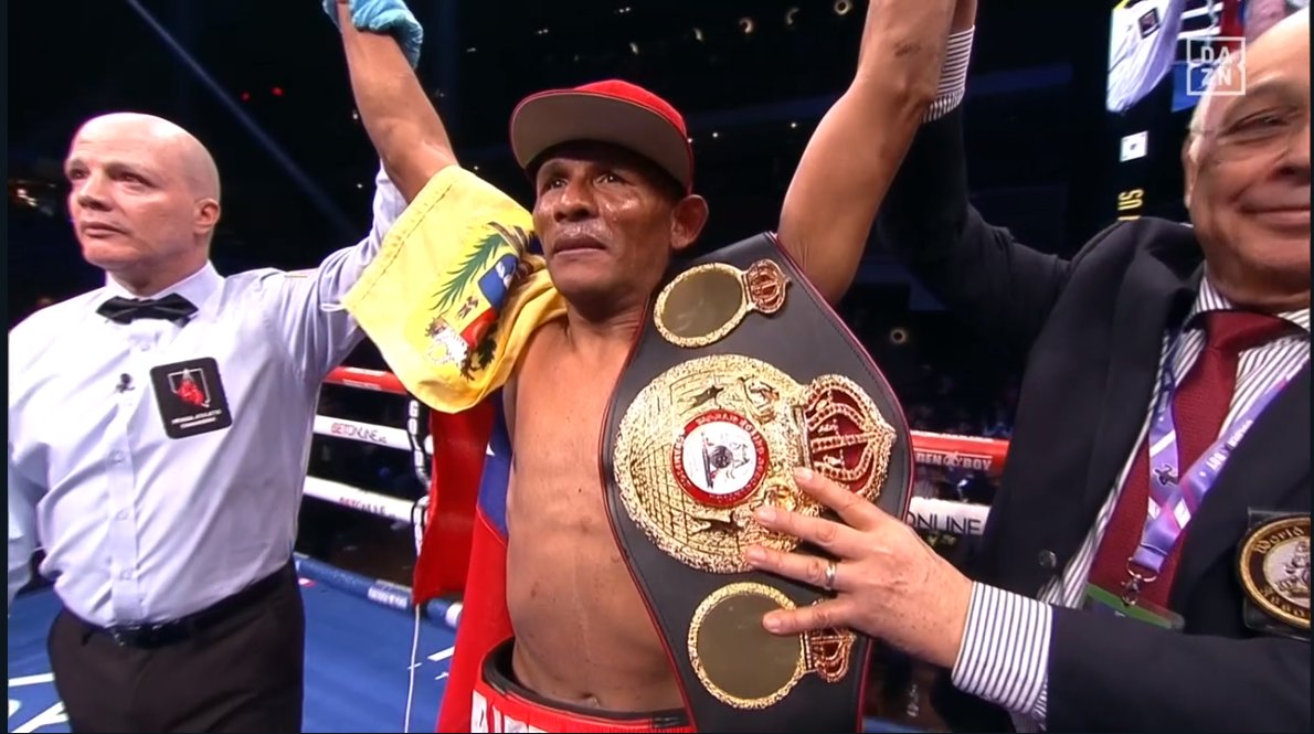 Superboxeo1's tweet photo. Israel barrosos vence por tko en el round 1
Y se corona nuevo campeón 140 AMB interino tras vencer a Ohara Davies por
#superboxeo #wbaboxing #daznboxing #ismaelbarroso https://t.co/ClOEUMM04o