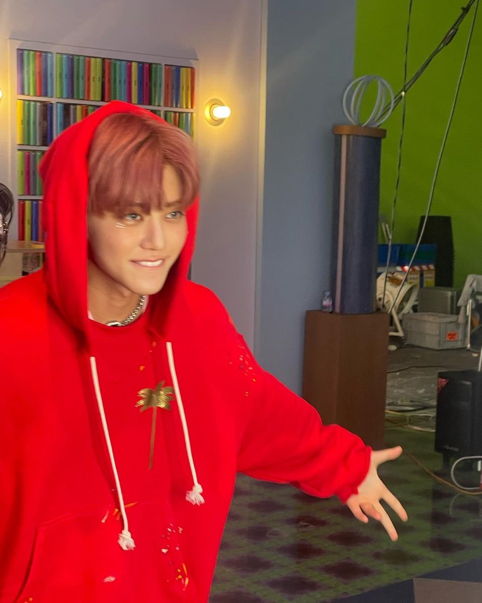 Red is blaring, it is the title of my outfit which I am very comfortable wearing, the color is eccentric and very eye catching.  I wore this with the feeling of being illuminated by warm rays and a camera while holding a board for an eye exam.