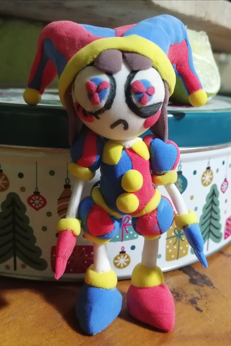 ProyectSNC's tweet image. Bueno, ya era hora de sacar algo nuevo supongo, aunque no será lo de siempre, pues, corta historia, de pequeño solía hacer figuras de plastilina o espumilla de personajes que me gustaban, por que, pobreza XD, pero hubo un tiempo donde deje de hacerlo... Hasta ahora

#pomni