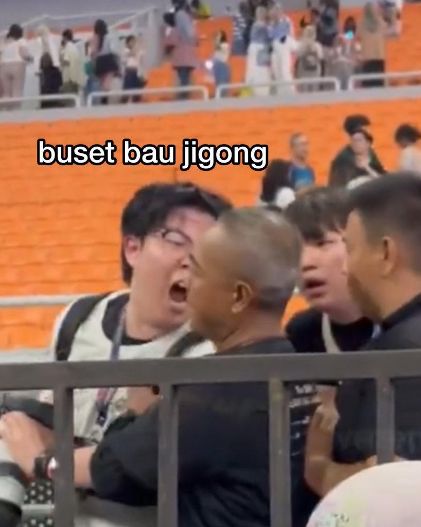 zara_tech72's tweet photo. @tanyarlfes gue ikut nyumbang meme aja ah https://t.co/9wOx0bRNvP