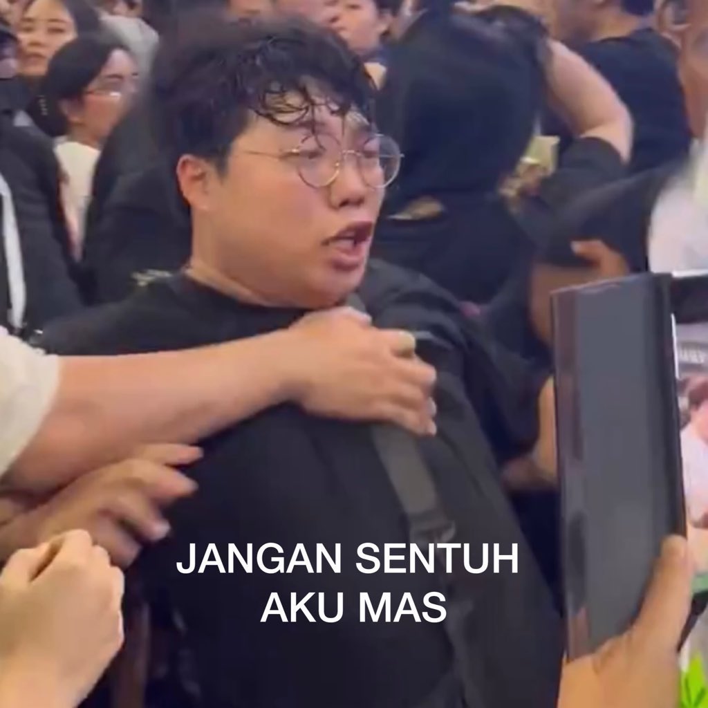 zara_tech72's tweet photo. @tanyarlfes gue ikut nyumbang meme aja ah https://t.co/9wOx0bRNvP