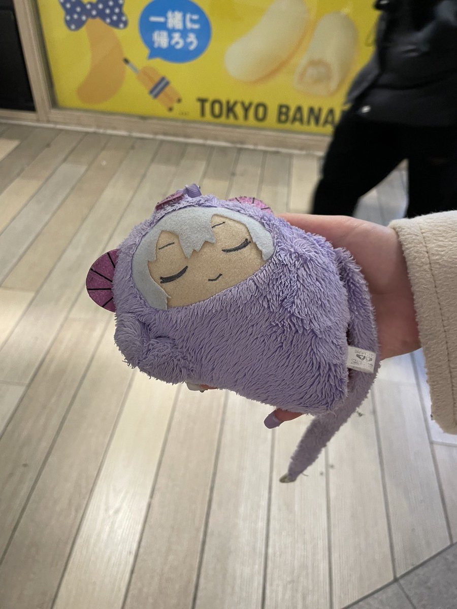 ___Sara__422's tweet photo. 【落とし物】アイナナ アイドリッシュセブン 幕張 G4Y LIVE おねむりパスケース 壮五

東京駅改札内のNEWDAYSにて、Suica入りのおねむりパスケースを拾いました。(名前入り)
NEWDAYSの店員に預けようと思い声をかけたところ、管轄外と言われてしまいました為、東京駅改札にお預けしてあります。 https://t.co/zp5tWxqjWR