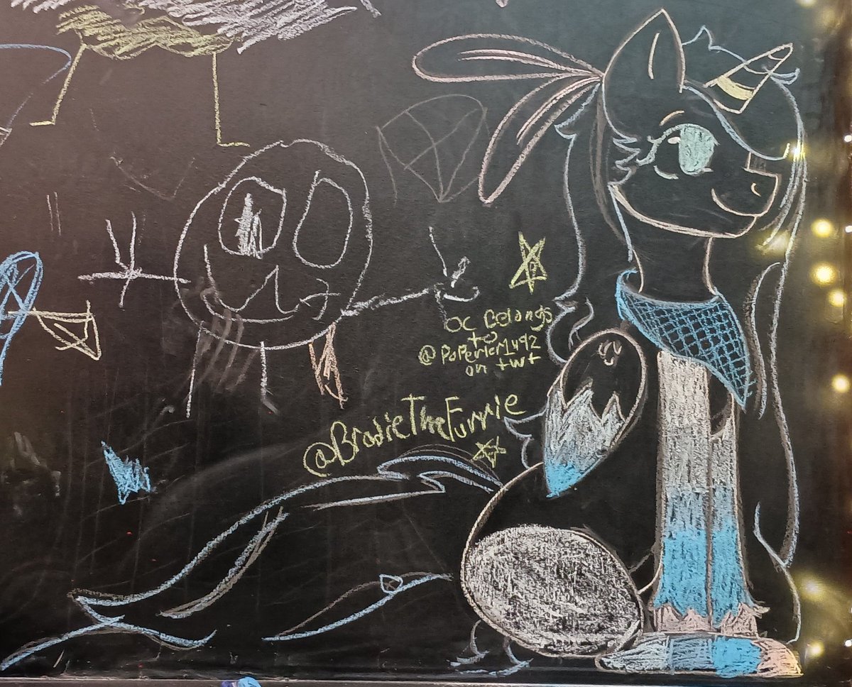 What a pretty pony :D