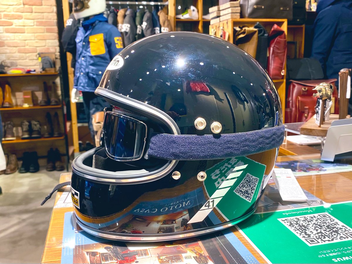 chisenlinn's tweet photo. モトーリモーダ銀座店にグリフィン用に狙ってたクライマックスのゴーグルを物色に。
デザインやメガネの上からも出来るけどグリフィンの開口部が狭くて入らずOUTだった....,で、以前も試したバルファルディで昨日入荷したての上部ワンポイント赤で決めて来た✨
#baruffaldi #Climax https://t.co/0EQV2rRdSn