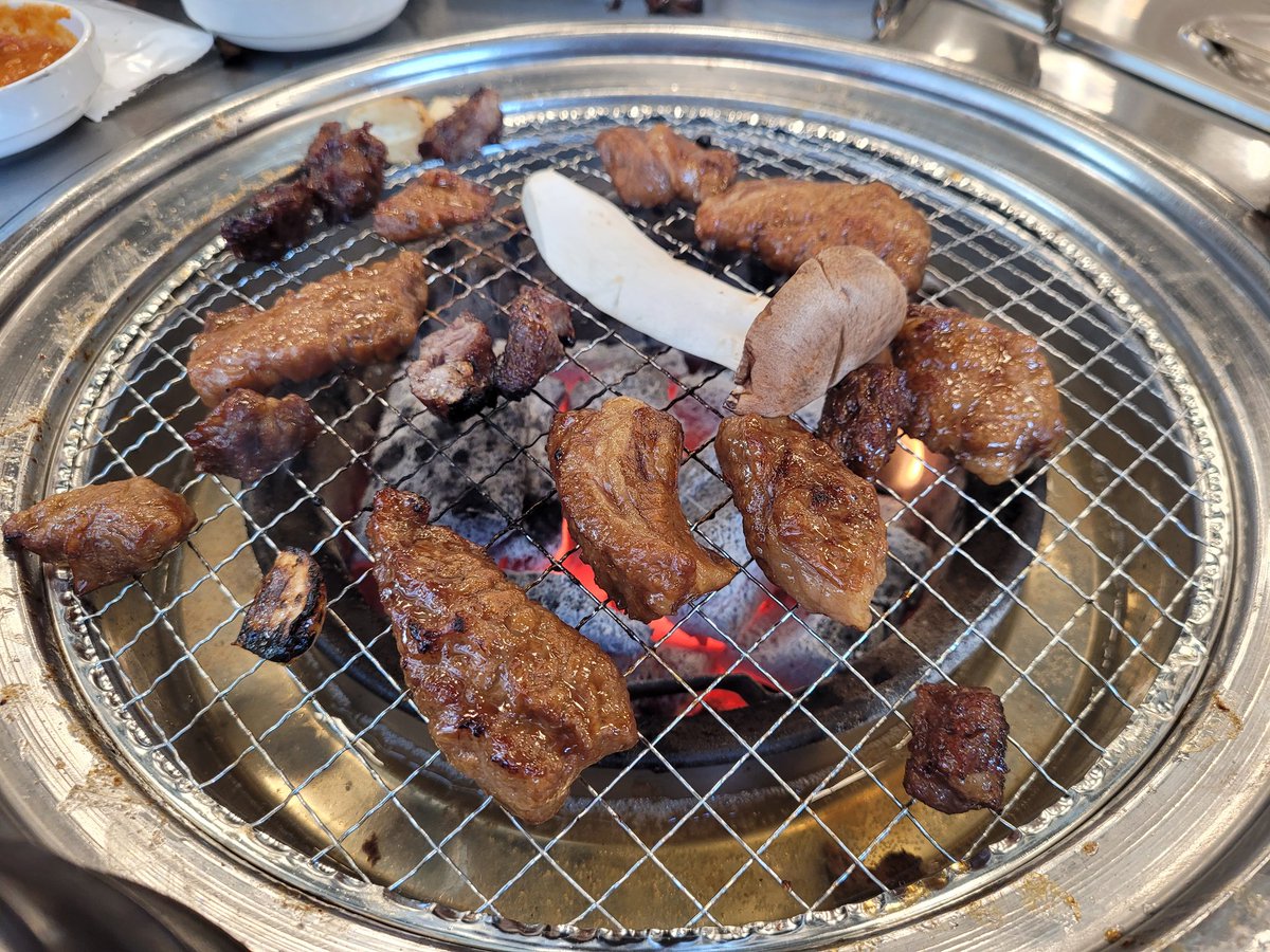 cys112's tweet photo. #현방오백소갈비살 #중랑구맛집 #신내동맛집 #중랑구청맛집  올 첫 외식 https://t.co/1y5Mg4IYfe