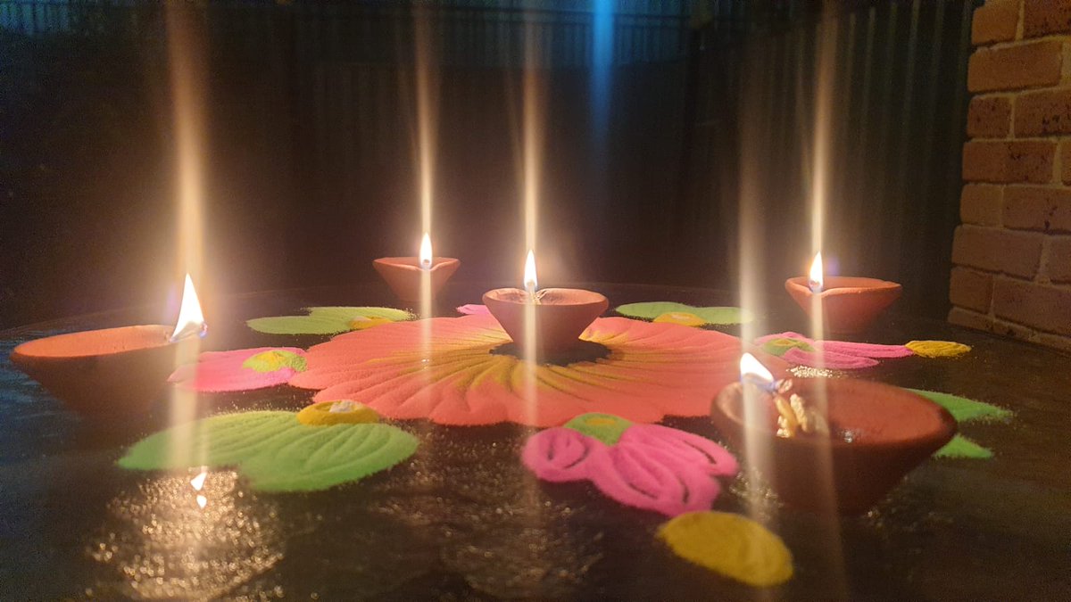_sha_lu_'s tweet photo. Light up from within! #SadhguruInAustralia https://t.co/t44aIeQLA7 https://t.co/wuMLfaSKet