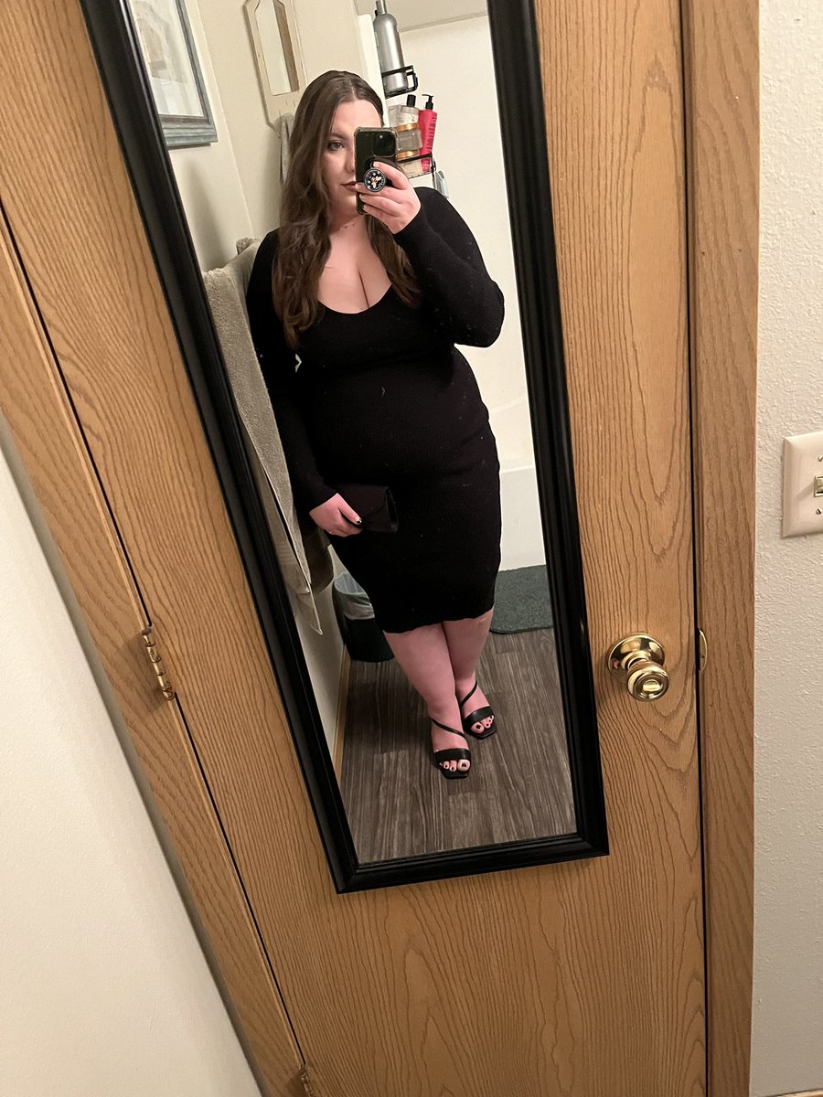 _Stacey_C_'s tweet photo. Taking a moment for the dress 😍 https://t.co/sh2WWc68JR