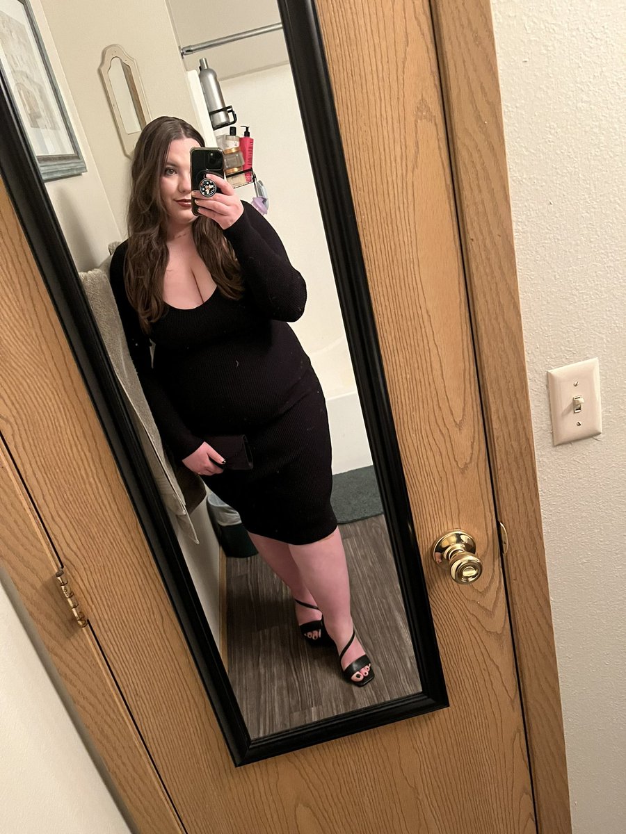 _Stacey_C_'s tweet photo. Taking a moment for the dress 😍 https://t.co/sh2WWc68JR