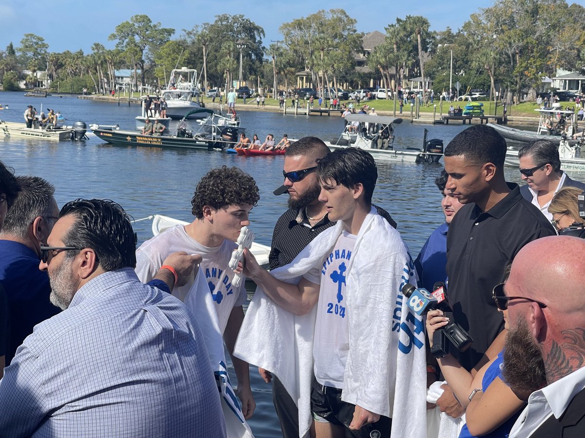 g_horiates's tweet image. Epiphany  in Tarpon Springs - Και του χρόνου! ⁦@OrderOfAHEPA⁩ ⁦@goarch⁩ ⁦@STsivicos⁩ ⁦@Elpidophoros⁩ #AHEPA ⁦@GOARCH_Press⁩ ⁦@DOPHeadquarters⁩ ⁦@MaidsofAthena⁩ ⁦@SonsOf_Pericles⁩