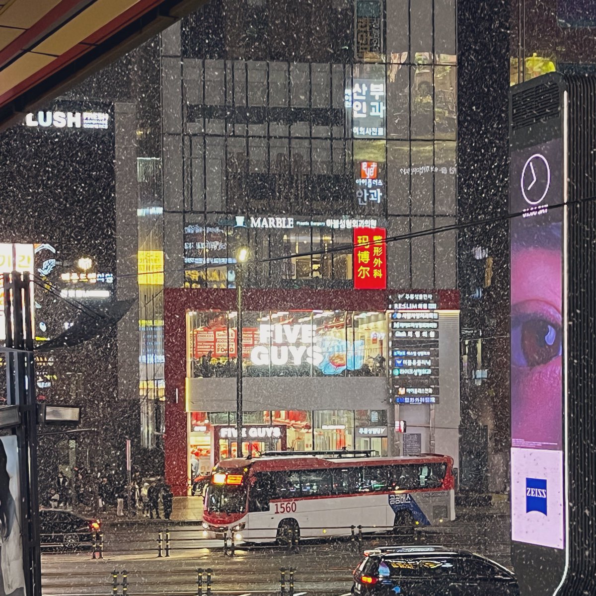 눈 오면 떠오르는 얼굴이 있어