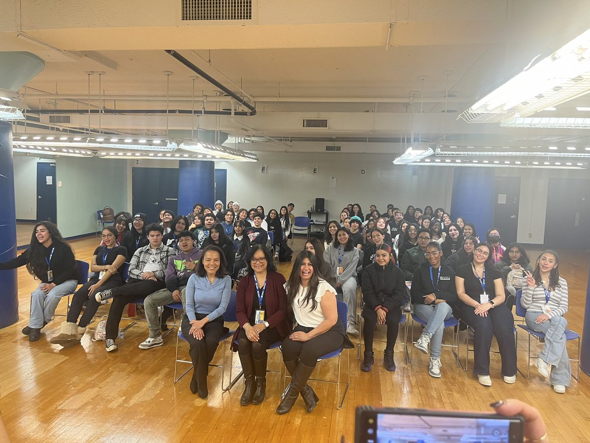 Thrilled to host Deputy Mayor Ana Almanzar at PRHYLI! Her time with a select group of students, hearing their journeys and offering career advice, created meaningful connections. Students felt seen and inspired, envisioning exciting futures. #PRHYLI #DeputyMayorVisit 🌟