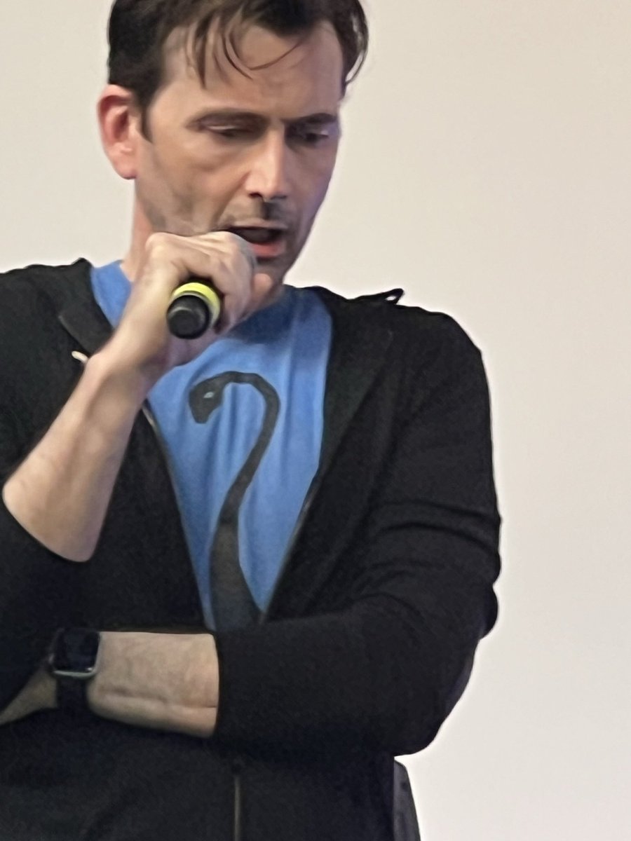 Maula_golove's tweet photo. 気づいたのですが、5月のBCC #Basingstokecomicon で、テナントさんのネッシー(たぶん)柄は、GoodOmens2を示唆していたのですよね https://t.co/H1r9M33h6o