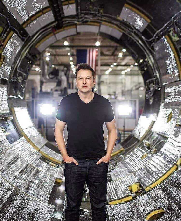 Элон Маск Теслагийн ажилтнууддаа бүтээмжийн 6 дүрмийг  илгээсэн байна.

 1) Томоохон хэмжээний уулзалтаас зайлсхий. 
 Том хэмжээний уулзалтууд нь үнэ цэнэтэй цаг хугацааг алдагдуулж, эрч хүчийг дэмий үрдэг. Хурлууд нь: 
 - Мэтгэлцээнд саад болдог
 - Хүмүүс нээлттэй гэхээсээ илүү