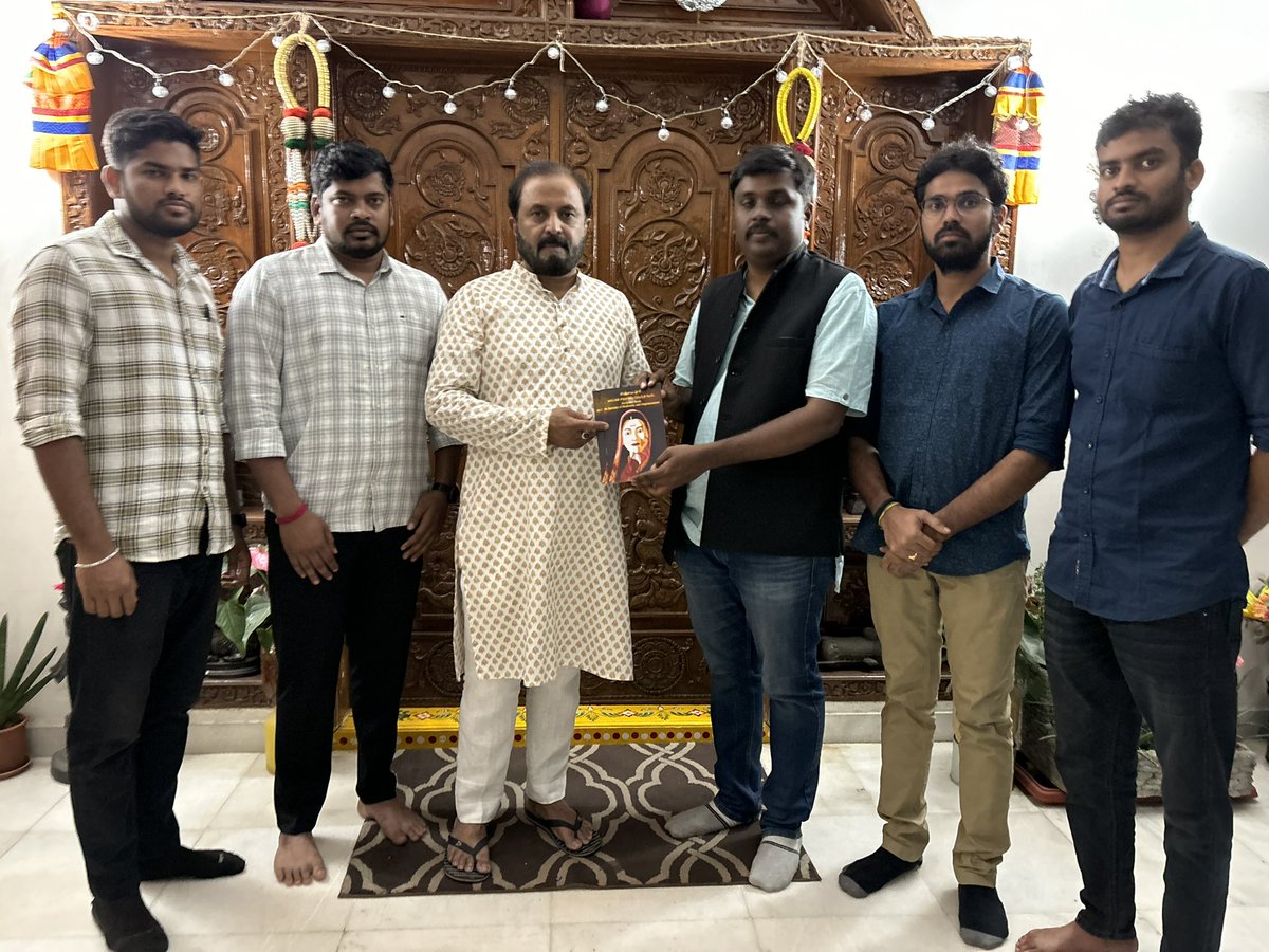 gowdkiran's tweet photo. Presented the Savitribai Phule booklet to Shri. @MYaskhi garu, former MP, and senior INC leader. Grateful for his support in championing our OBC students' movement since 2014. Excited to have him as a guest at our national seminar on Caste Census. @aiobcsa #OBCMovement https://t.co/ySwN65VJVK