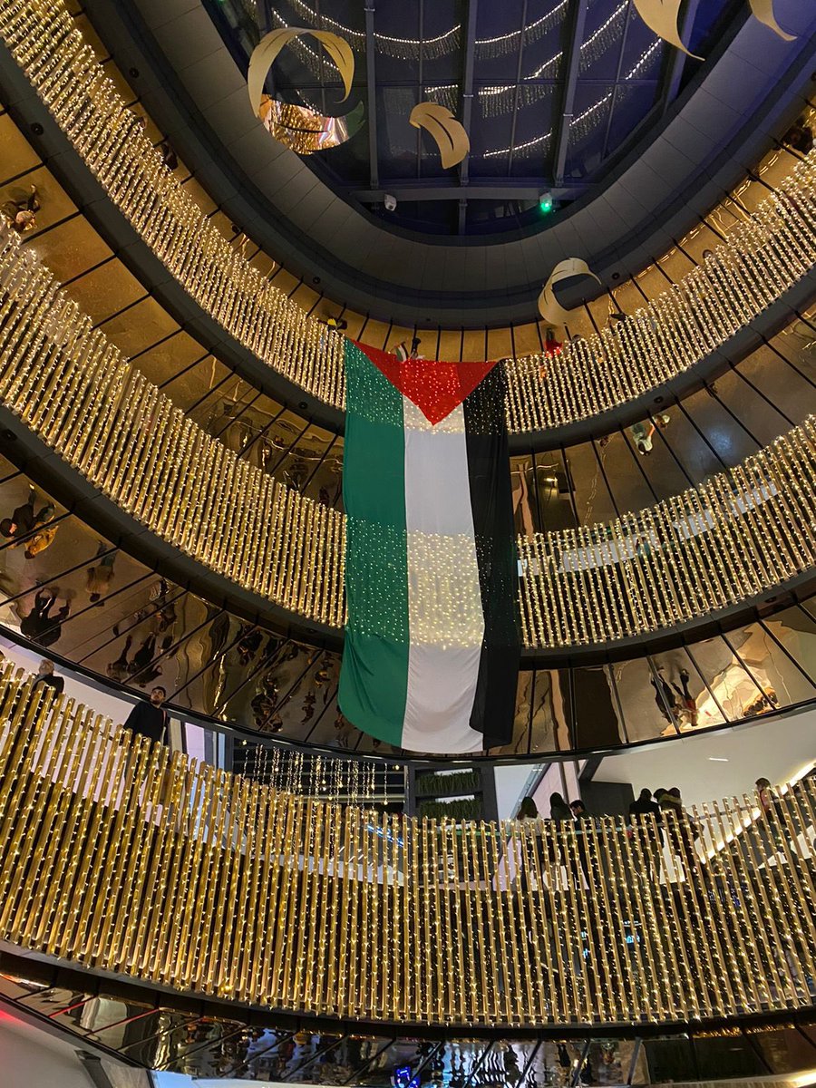 📢🍉| Comparto una página donde pueden consultar las marcas que financian el genocidio del pueblo palestino. 

Y les dejo una foto de la acción de ayer en el centro comercial Mítikha. 

🔗boycott.thewitness.news