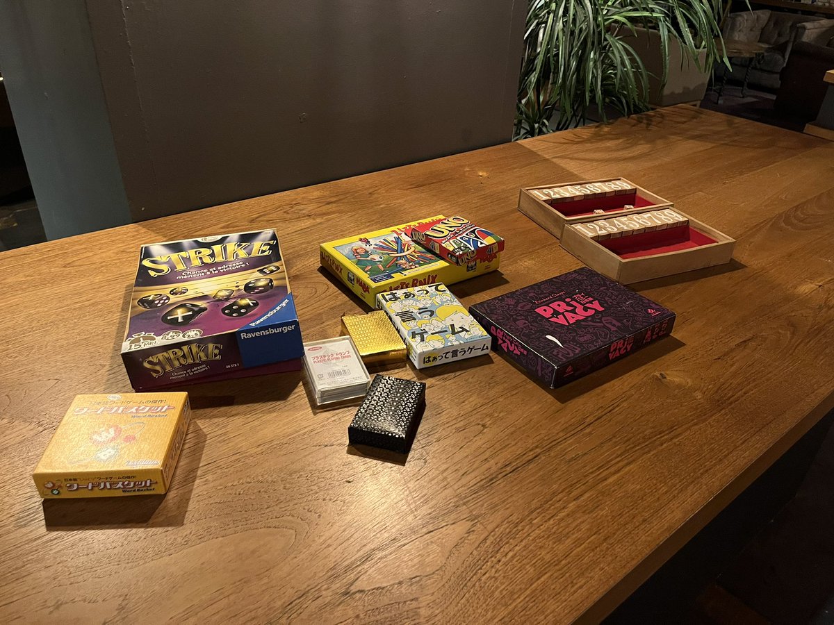 proban0107's tweet photo. なんとラウンジフロアに遊び道具が！？
箱側のものなので大切に遊んでください🙇‍♂️🙇‍♂️🙇‍♂️🙇‍♂️
 #ぷろばん https://t.co/3yOj5lCC4U