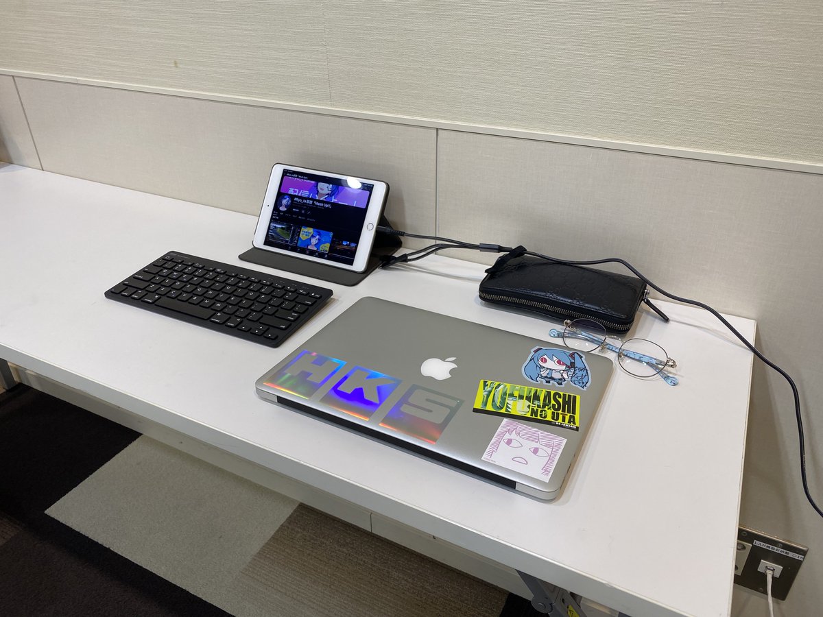 Ryo_ta_com_'s tweet photo. 土日も働いていきますぅ⭐️
本日はMV編集していきます💻
初MV編集に挑戦っ!!
#一万円
#Ryo_ta部屋
#Mash_Up https://t.co/clD4COxYCT
