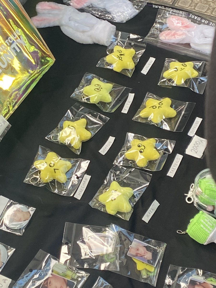 johnppangsuh's tweet photo. ⚠️The Unity名古屋コンサート ⚠️
イオンモールとバンテリンドームの連絡通路で売っているこのヒトデキーリングは公式グッズではなくコピー商品でまだ韓国でも配送が行われていない商品だそうです。皆さん注意してください！ https://t.co/4zplaaf0I1