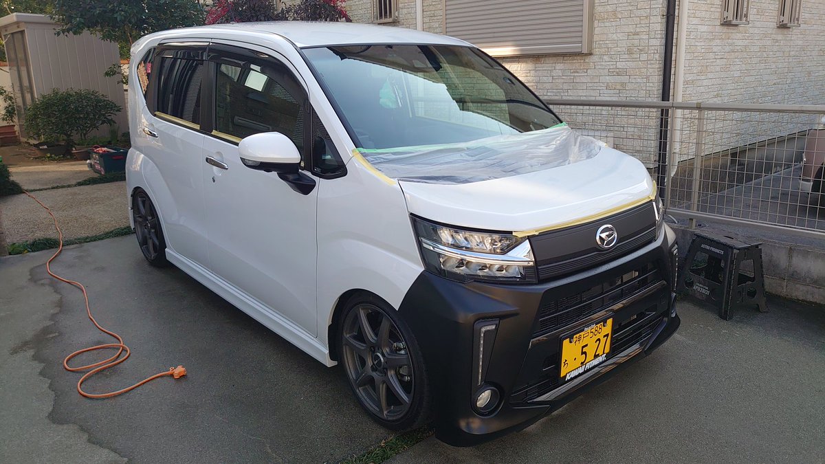 hwaaaran53's tweet photo. ルーフとボンネットの鉄粉やばかったのでそこだけ粘土してPAIRWAY🙌
仕上げにLM GRAPHENE SP PRO。
PAIRWAYの下地処理能力が高くて施行前から既にツルツル👍💨
#KYOTODETAIL
#LUMINUS
#PAIRWAY https://t.co/hr48ACeifD