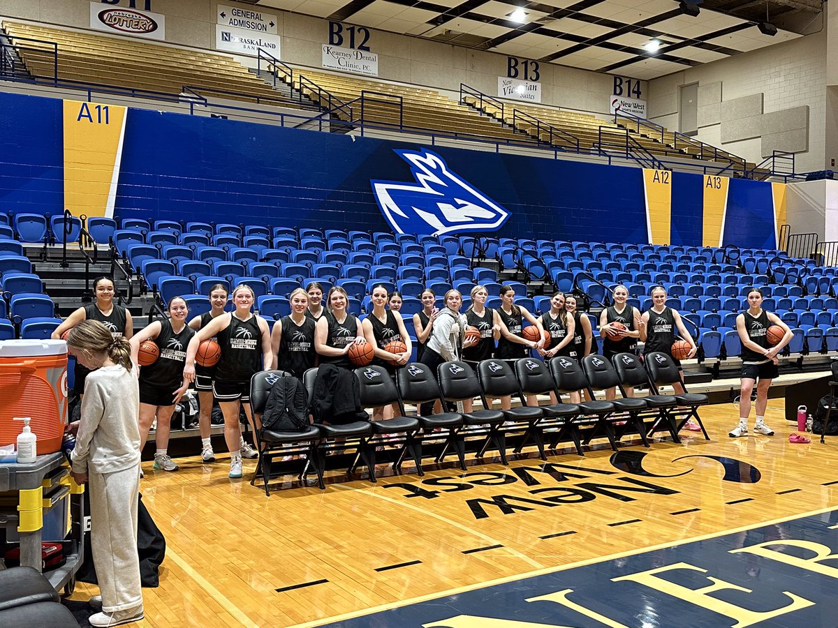 EMWomensBB's tweet photo. Great weekend out at Kearney.  Thanks UNK basketball for allowing us to practice ahead of our @NEGBBSHOWCASE game against @SEMMustangs on Saturday morning. https://t.co/NgRv4kGY3V