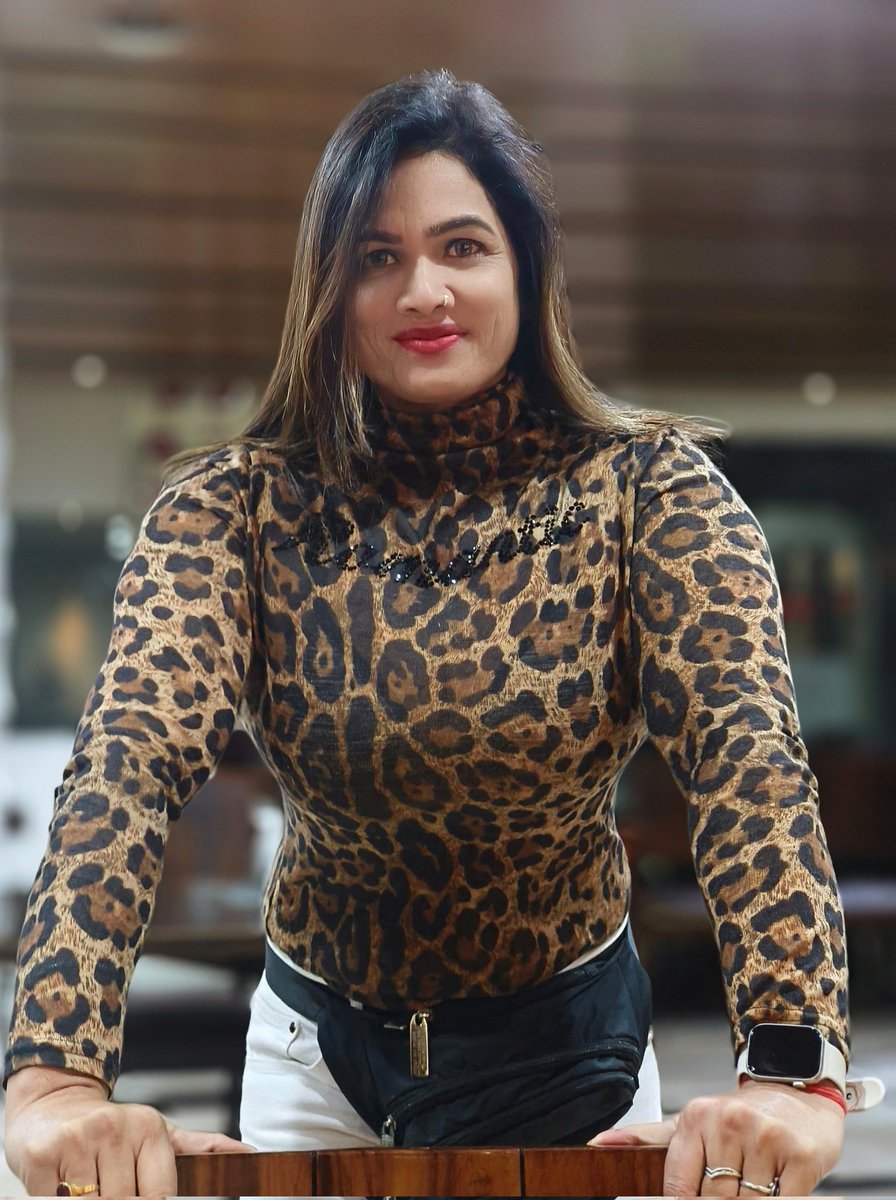 औरत को देने वाले उपहार में सबसे !!
बेहतर चीज है उनका सम्मान करना !!
यदि सहन करने की हिम्मत रखती हूँ तो !!
तबाह करने का हौसला भी रखती हूँ !!
#viralpage #virals #viralpost