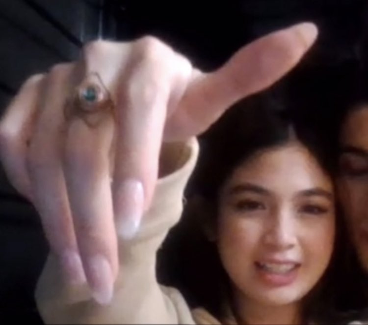 hvnly_tension's tweet photo. the ring he bought for her in Italy 
VS
the ring now 🙈🥰❤️

#HeavenPeralejo #MarcoGallo #MarVen https://t.co/c4UJqrDcfN