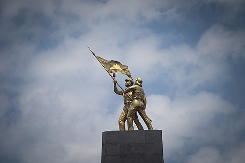 dd61742102's tweet photo. Dzien dobry 7.I - dzien dziwaka

1904 Ustanowiono morski sygnał alarmowy CQD

1924 George Gershwin rozpoczal prace nad blekitna rapsodia

1940 Wojna zimowa zwyciestwo wojsk finskich w bitwie na drodze Raate

1979 Kambodza - rezim czerwonych khmerow zostal obalony https://t.co/RnTaUOvYTo