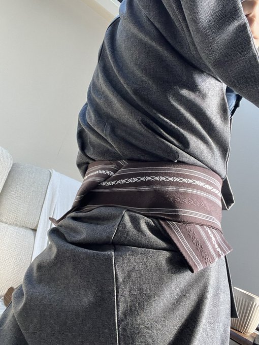 この結び方、簡単に結べるし意外と部屋でゴロゴロしてても弛まないからいい
浪人結びって言うらしい 