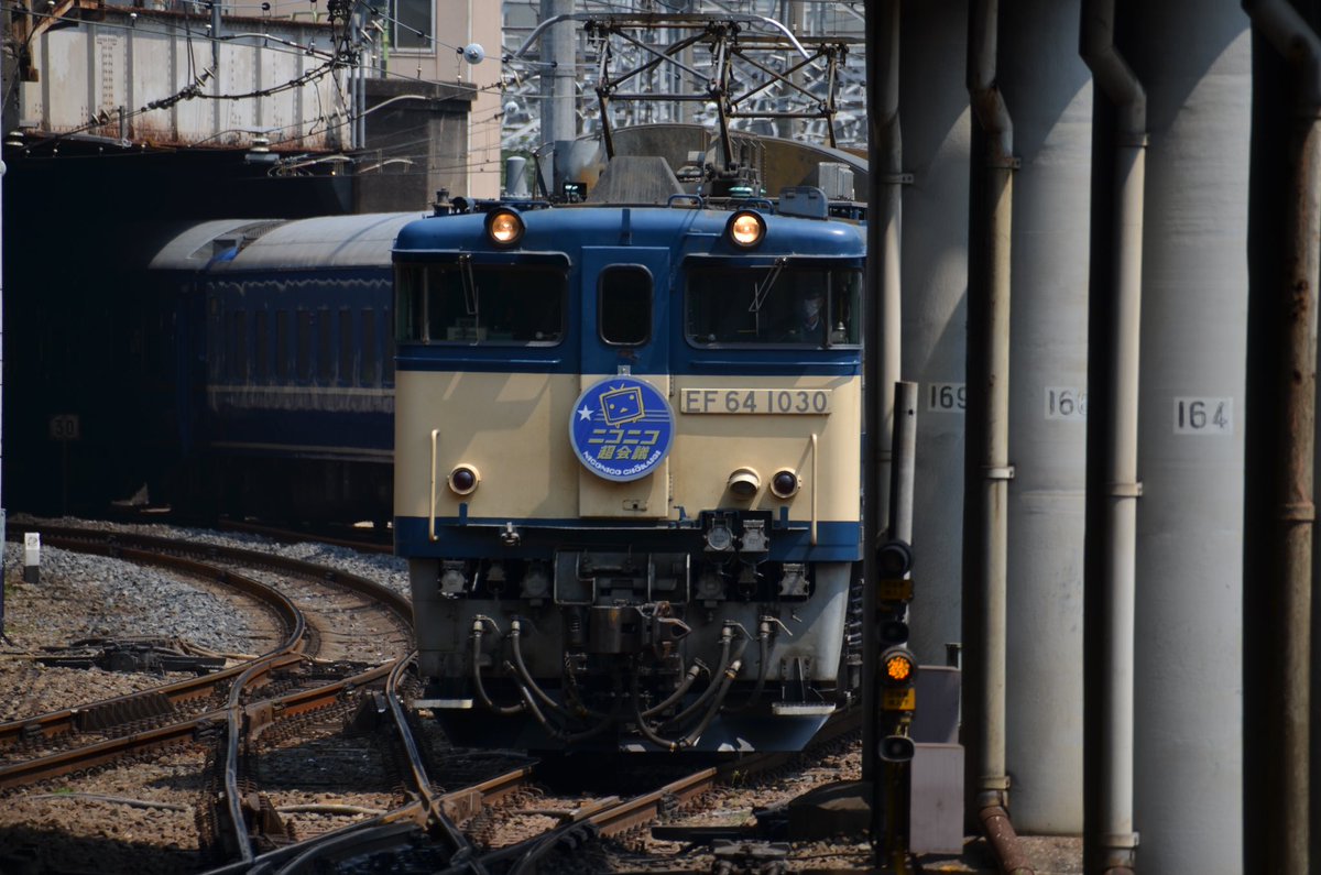 huziQ5700_suki's tweet photo. #おおよそ10年前の列車集 
#いいねした鉄道ファン全員フォローする 
2014年4月26日上野駅、
2016年4月29日武蔵野線のどこかの駅
ニコニコ超会議号 https://t.co/TOW9Mck7Li