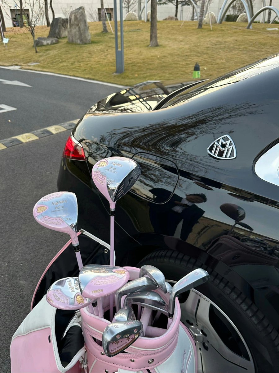 umbrawolves's tweet image. A day of golfing keeps the worries away 🏌️‍♀️🏌️‍♀️🏌️‍♀️