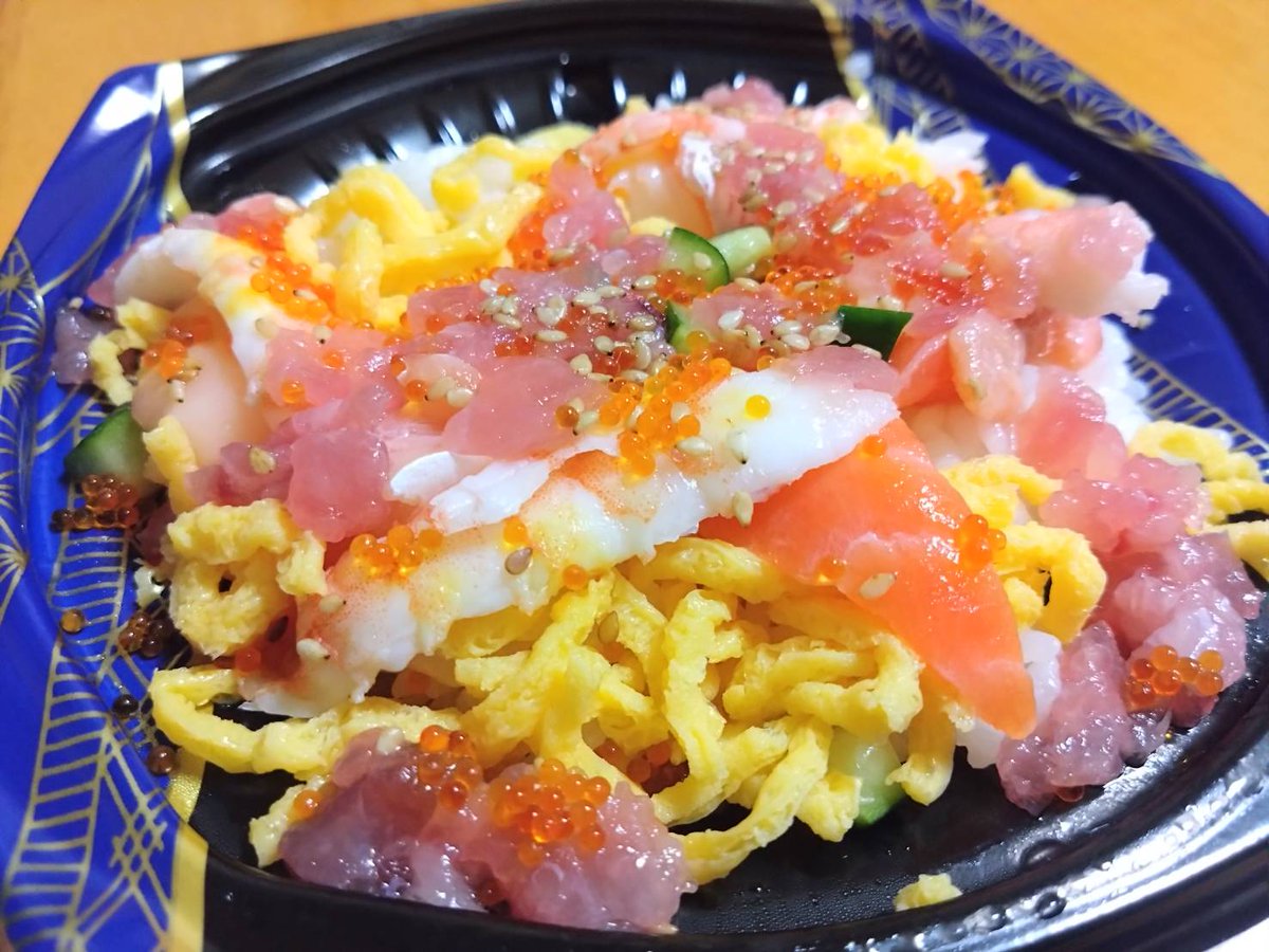 cLiJndPnyKuIHeS's tweet image. こんばんわ🌙今日は挨拶回り＆初詣に🫡
今夜は冷え込みそうなので暖まる晩酌で🍻

鮭と大根が沁みる旨さ暖まる若の特製👨‍🍳
 #味噌ちゃんこ 
合鴨スモークと豚なんこつ白菜和え物
#海鮮丼 を供に休日ゆっくり頂きます

#料理好きな人と繋がりたい 
#ちゃんこ料理 #Twitter晩酌部