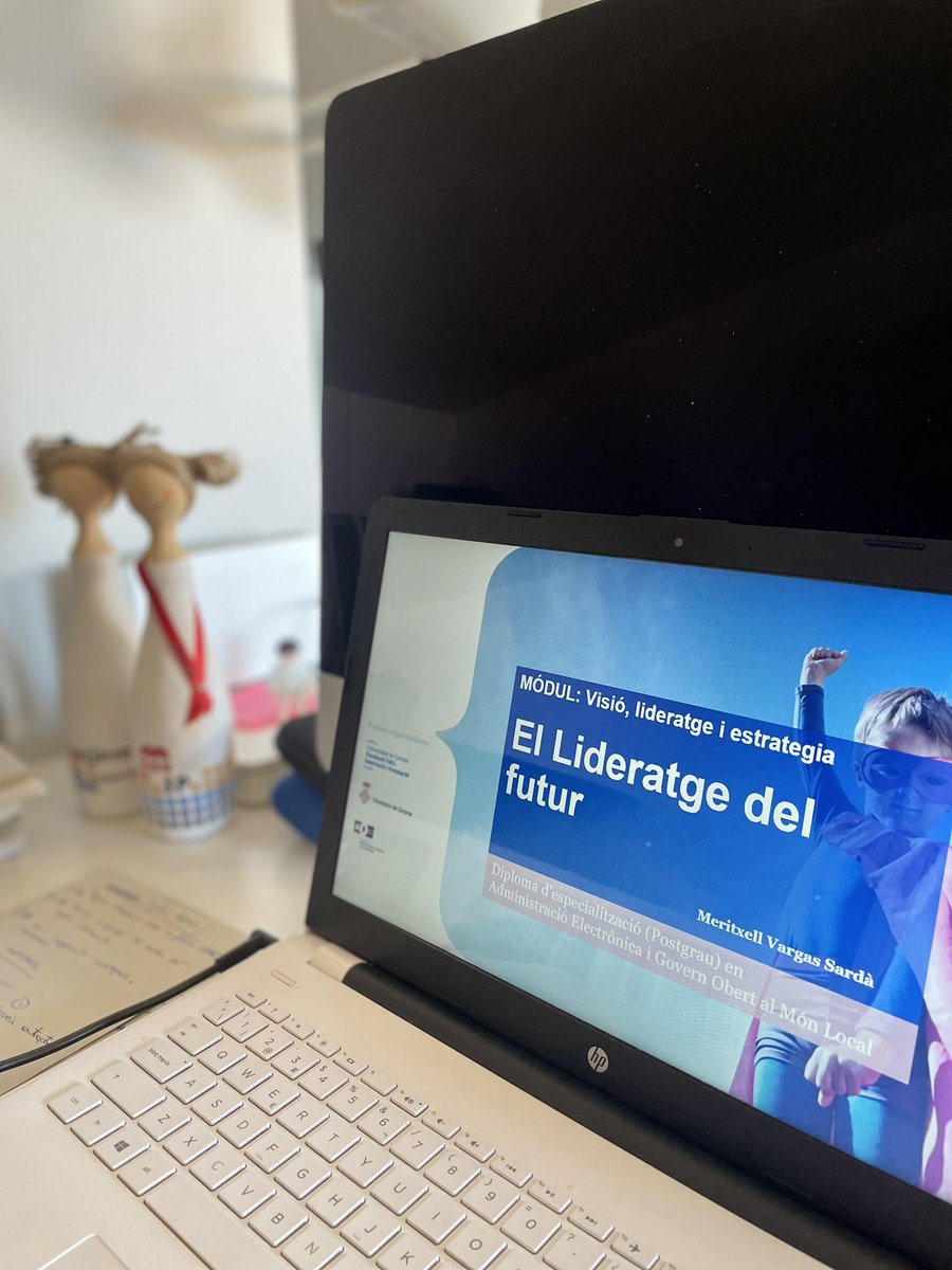 meritxellvargas's tweet photo. Diumenge de preparació de materials per reflexionar sobre temes que m’apassionen #lideratge #liderazgo, acompanyada de les meves estimades Dones d’aigua @MujeresSP #mutandoADN https://t.co/HgV3yZFsHJ