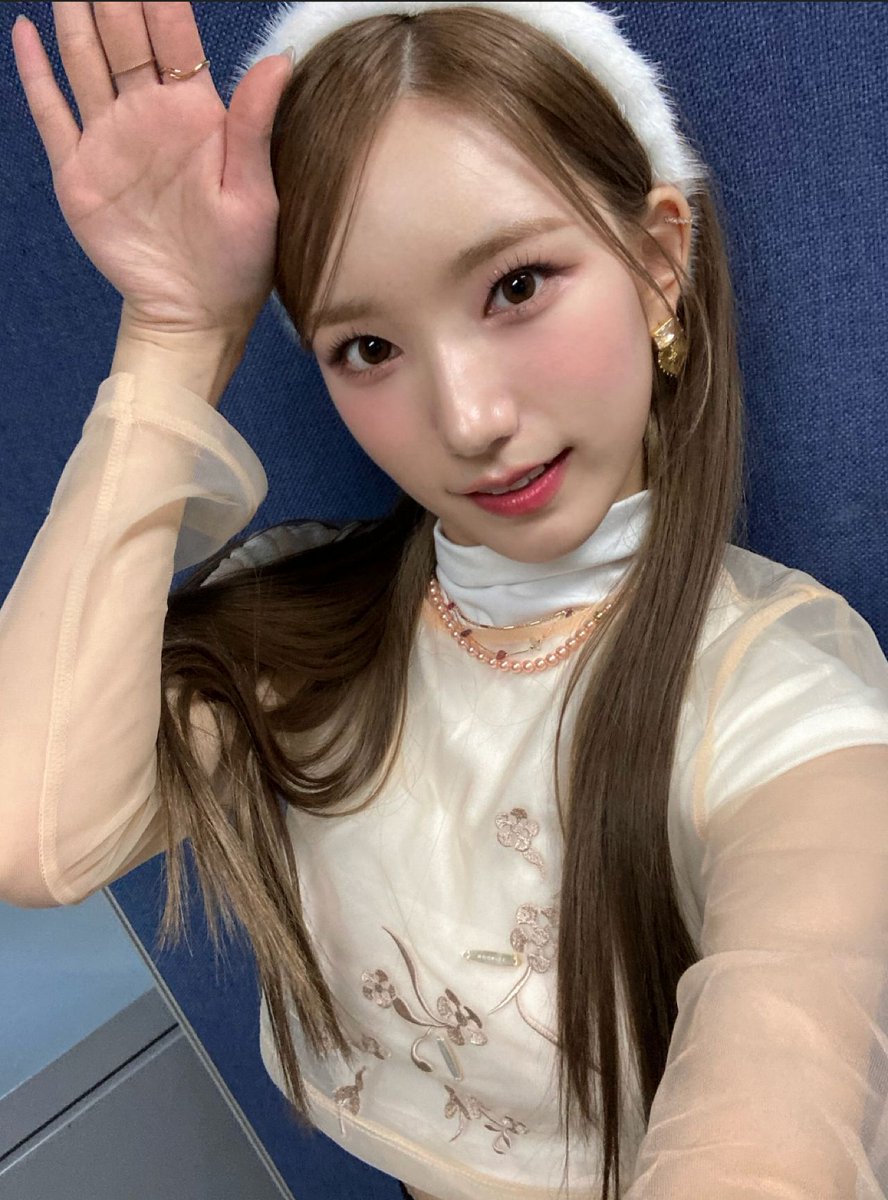 [시온🌸]
안녕하세요 시온입니다🌸 오늘 첫 사녹!! 어떠셨나요ㅎㅎ? 처음으로 팬분들을 만난다는 생각에 너무 설렜어욤..🫢 무대하는데 응원 소리에 기분이 너무너무 좋았답니다:) 추운 날씨에 저희 보러 와주셔서 감사드려요 늘 건강 조심하세요😚💖 

#지니어스 #Geenius #시온 #Sion #Voyage