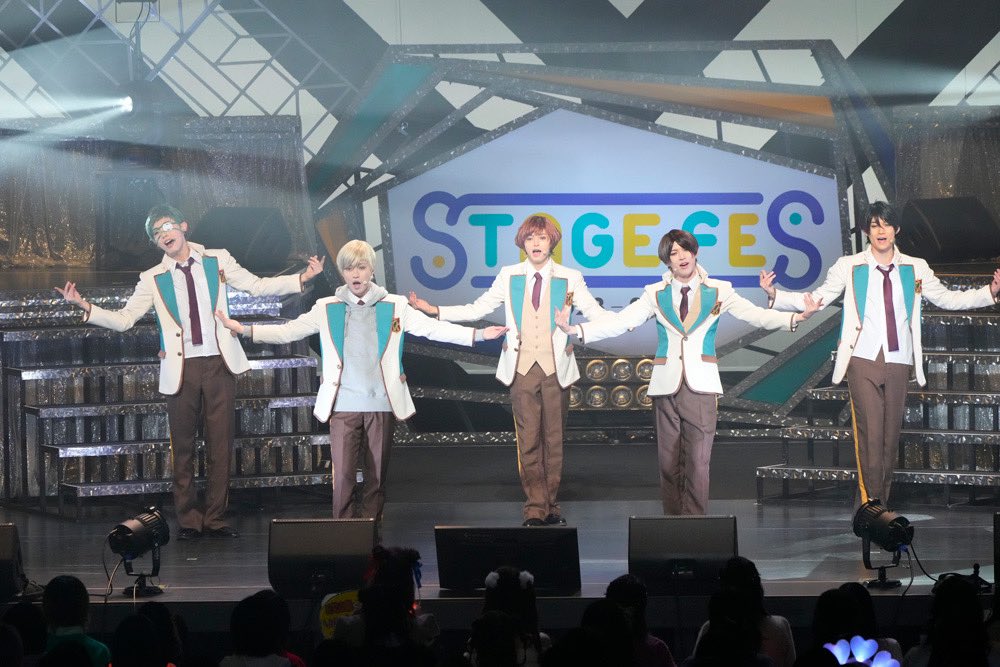 stagefes_staff's tweet photo. ／／

#ステフェス2023 見逃し配信
明日8日(月)23:59まで!!

＼＼

配信チケット発売中▽
https://t.co/KoGkY0RX6s

#ステフェス2023 振り返り 
#スタミュミュ 編(昼公演)

大歓声の初ステージ!!

♪DREAMER(STAGE　FES2023-2024ver.) 
♪メドレー
MY FRIEND～僕でよければ～(那雪 透)
天下の花(天花寺 翔)
Limited sky(月皇 海斗)
RADIANT MIND(空閑 愁)
星のストライド(星谷 悠太)
♪スター・オブ・スター! (team柊)
♪星瞬COUNTDOWN (team鳳)
♪☆☆永遠★STAGE☆☆ (STAGE　FES2023-2024ver.)